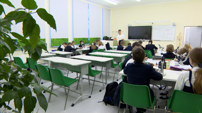 В Петербурге 15 школ получили гранты по 10 млн рублей на профильное оснащение кабинетов