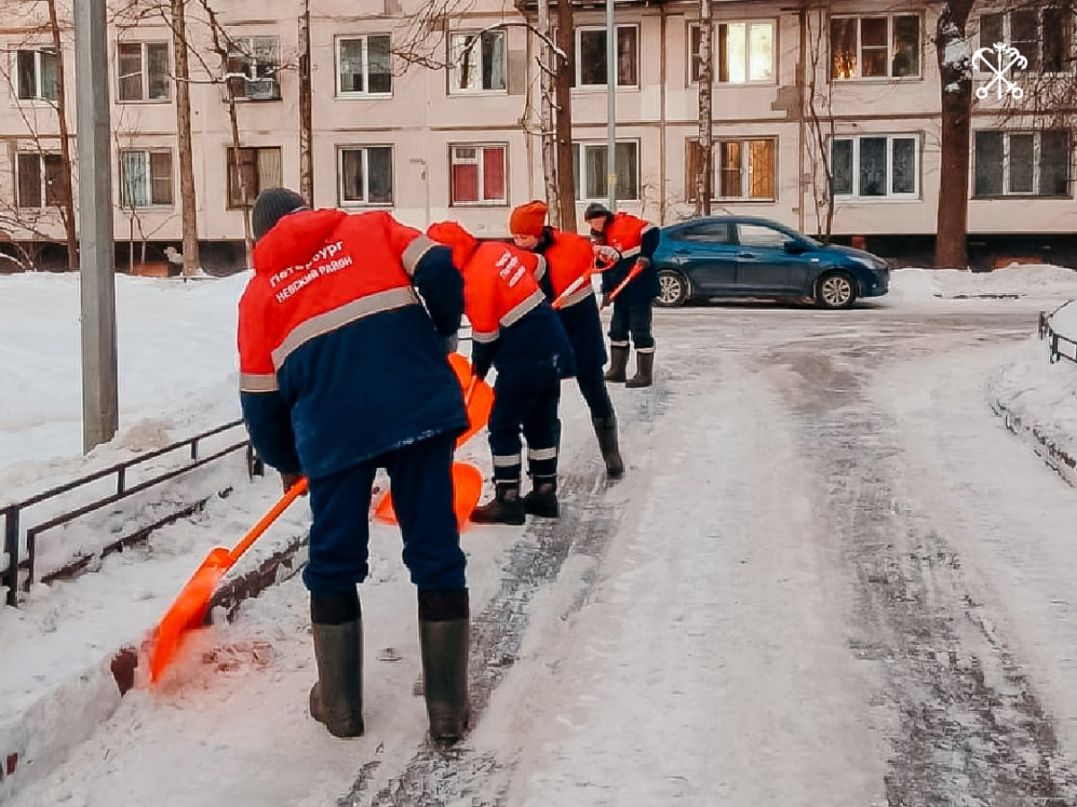 Зарплата дворника в Петербурге выросла до 55 тысяч рублей | Телеканал  Санкт-Петербург