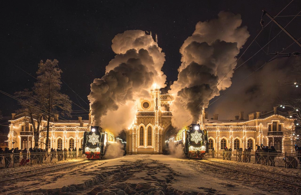 За два дня поезд Деда Мороза на станции «Новый Петергоф» посетили больше 55 тысяч человек - tvspb.ru