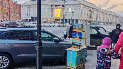 Праздничные дни не помешали проверяющим прогнать незаконных торговцев с улиц Петербурга