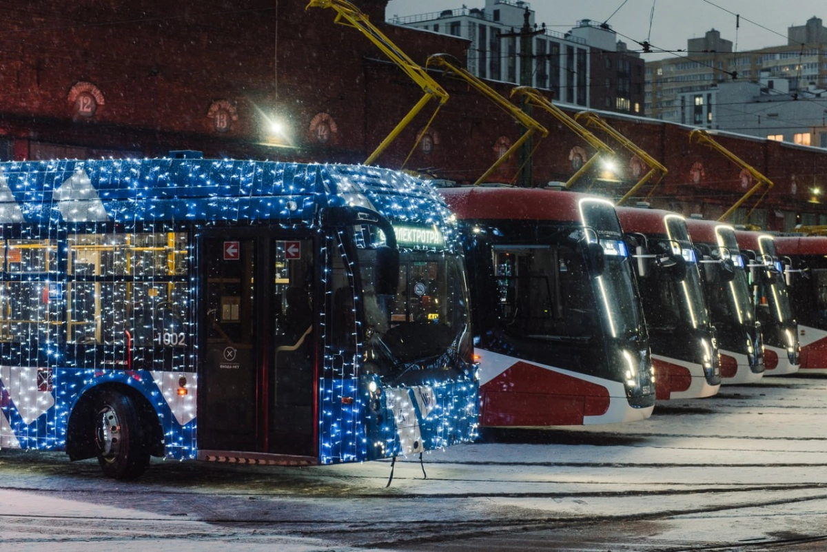В праздничные дни трамваи и троллейбусы Петербурга перевезли почти 3,5 млн пассажиров - tvspb.ru