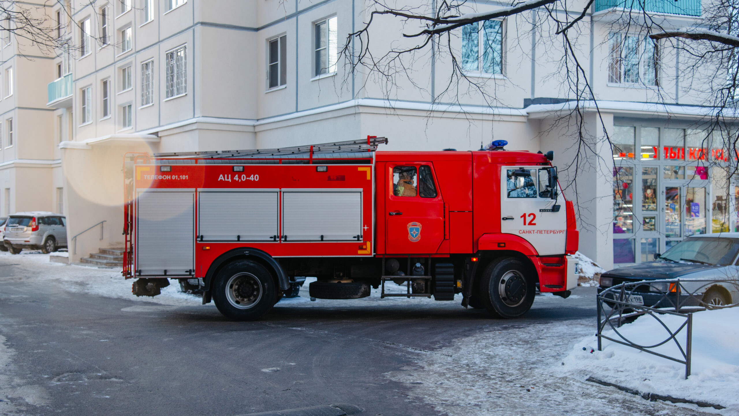 При пожаре в Красногвардейском районе пострадали два человека | Телеканал  Санкт-Петербург