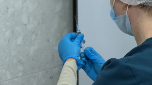 Не забывайте о прививках: обновлённая вакцина от коронавируса в поликлиниках Петербурга