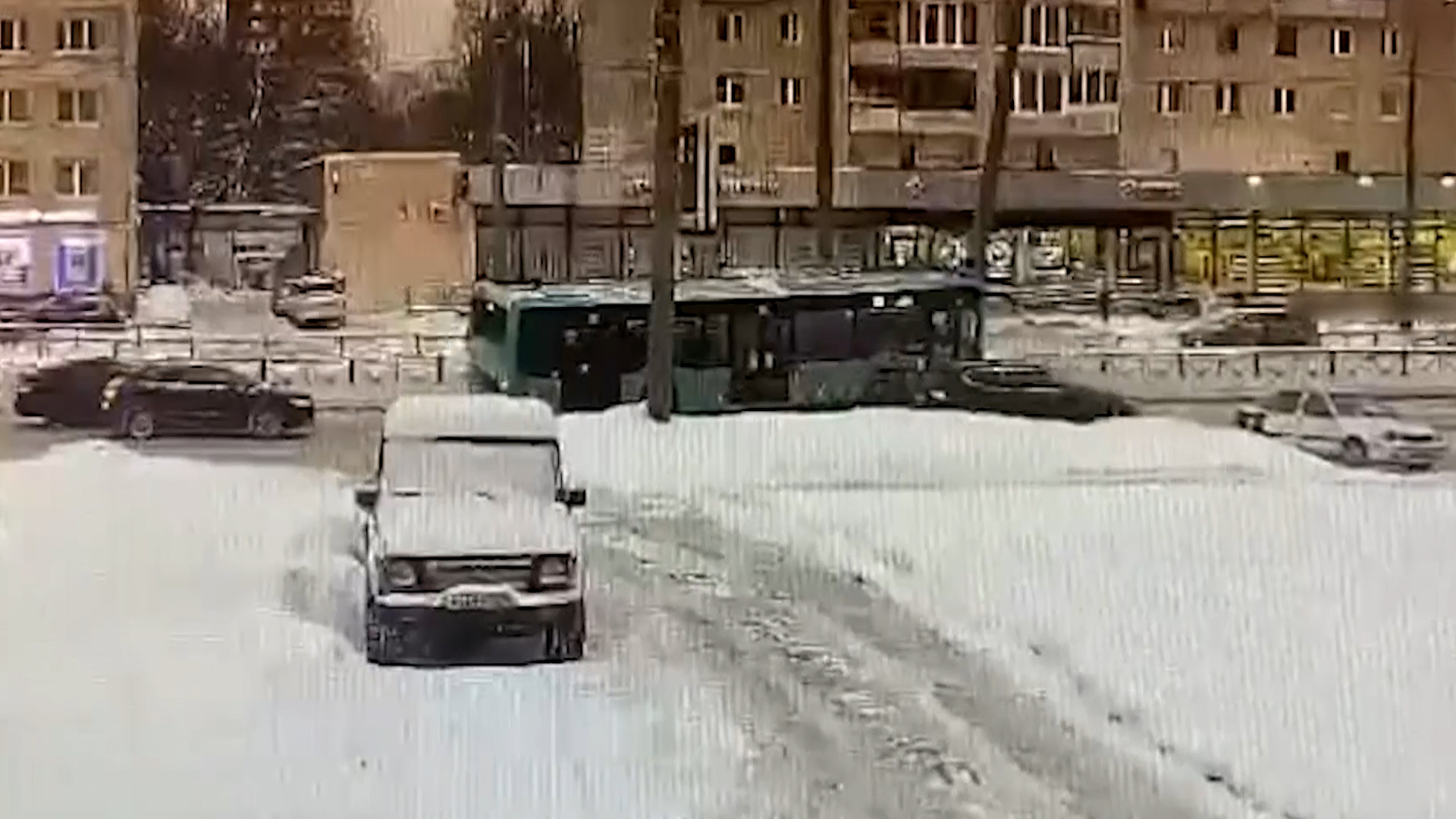 В ДТП с автобусом на Светлановском пострадали пять человек, среди них есть  беременная женщина | Телеканал Санкт-Петербург