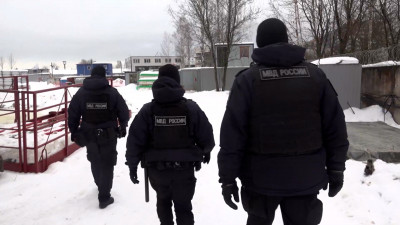Петербургские полицейские провели миграционные рейды на стройках
