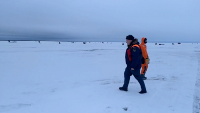 150 рыбаков прогнали со льда Ладожского озера
