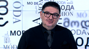 Брюки с заниженной посадкой, леопардовый принт, много цвета и блеска: гламур «нулевых» снова в моде