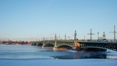 В ночь на 23 января разведут сразу несколько петербургских мостов из-за ледоколов