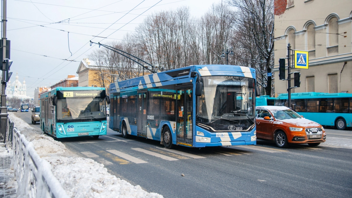 Четыре троллейбусных маршрута изменили из-за ремонта на Невском - tvspb.ru