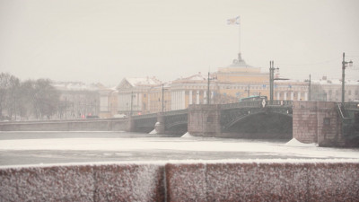 В Петербурге вновь продлили оранжевый уровень погодной опасности