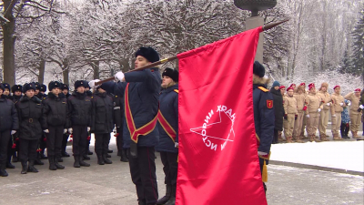Петербургские школьники будут нести вахту почетного караула на Пискаревском мемориальном кладбище