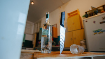 Водка — к убийству, пиво — к драке: криминалист рассказал о роли алкоголя в преступлениях