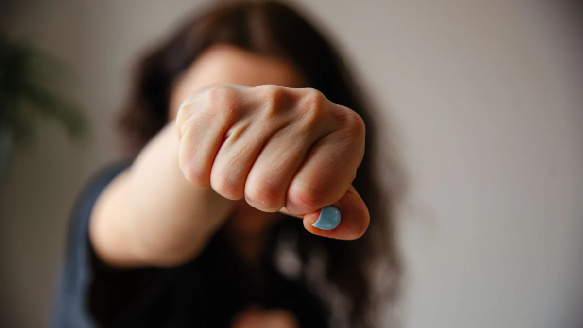 В Петербурге мужчина был избит за отказ дать незнакомой женщине мобильный телефон для звонка - tvspb.ru