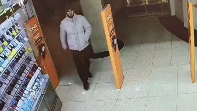 Полицейские поймали мужчину, который украл два роутера из магазина на Звенигородской