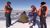 В МЧС предупредили о последствиях выхода на лед в оттепель