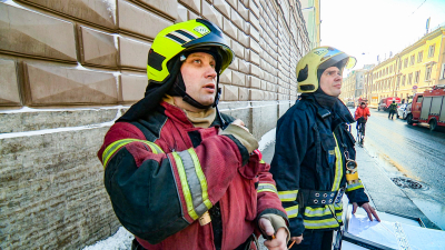 Потушить за полчаса: пожарные провели масштабные учения в петербургском избиркоме