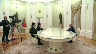 Владимир Путин встретился в Кремле с главным раввином России Берлом Лазаром и президентом Федерации еврейских общин Александром Бородой