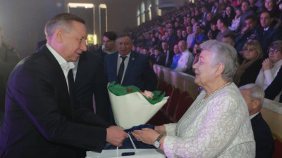 Александр Беглов встретился с близкими пожарных, погибших при исполнении служебного долга