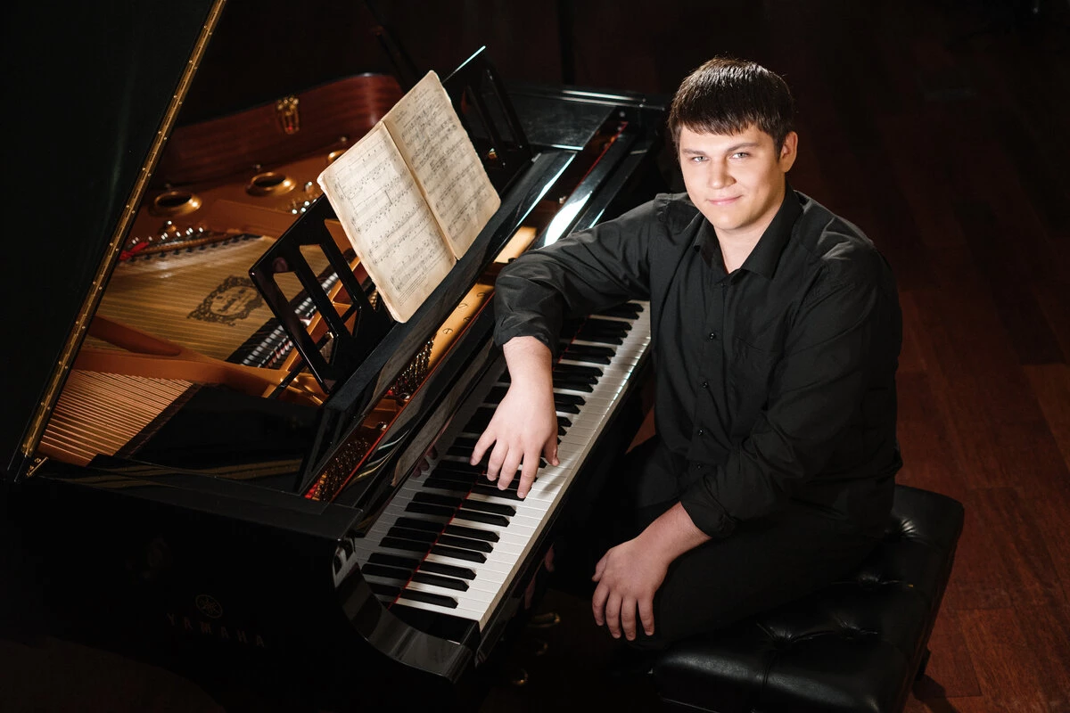 Молодой пианист Сергей Давыдченко выступит в Николаевском дворце 1 и 2 марта - tvspb.ru