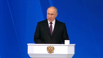 Цитаты из послания Путина покажут на больших уличных экранах