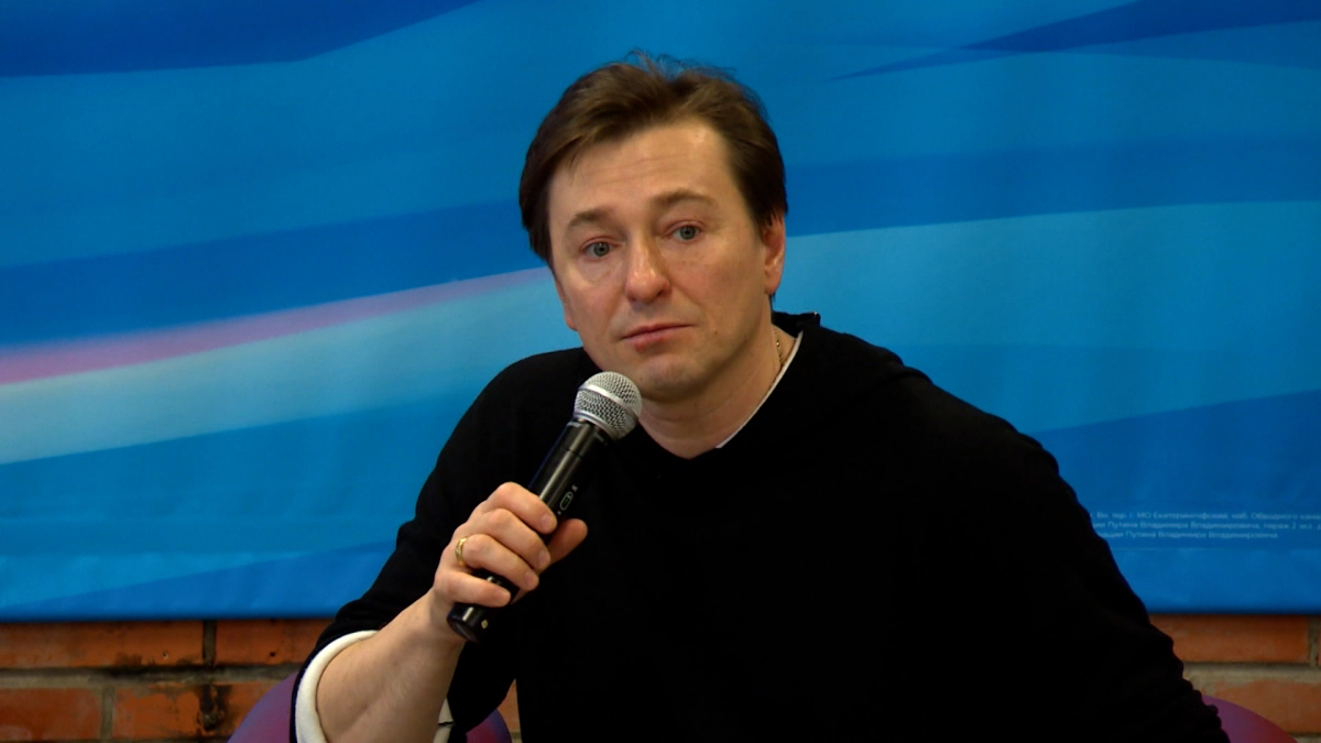 Сергея Безрукова наградили медалью «За укрепление боевого содружества» - tvspb.ru