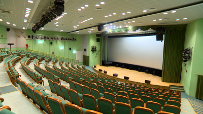 Один из старейших в Петербурге: кинотеатр «Курортный» отремонтировали к 50-летию