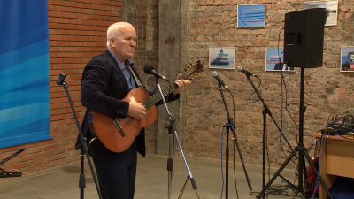 Клуб песни «Восток» дал концерт в избирательном штабе Владимира Путина