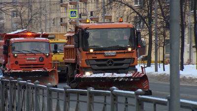 На уборку улиц Петербурга вышли около тысячи дворников