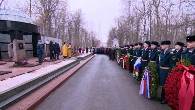 Александр Беглов и Александр Бельский почтили память огнеборцев, погибших при пожаре в гостинице «Ленинград»