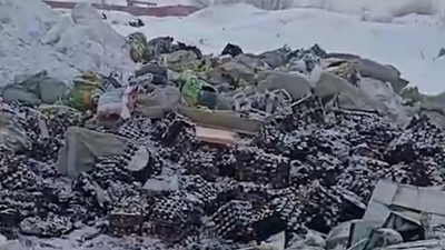 «Вот они, которые были по 200 рублей»: сотни куриных яиц обнаружили на свалке в Омске