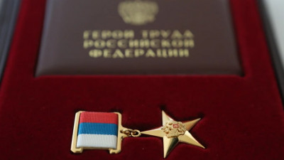 Владимир Путин присвоил звание Героя труда бывшему президенту РАН Юрию Осипову