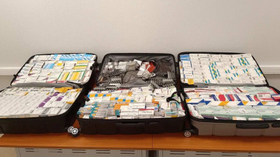 Россиянин пытался привести из Стамбула 69 кг лекарств в своем чемодане