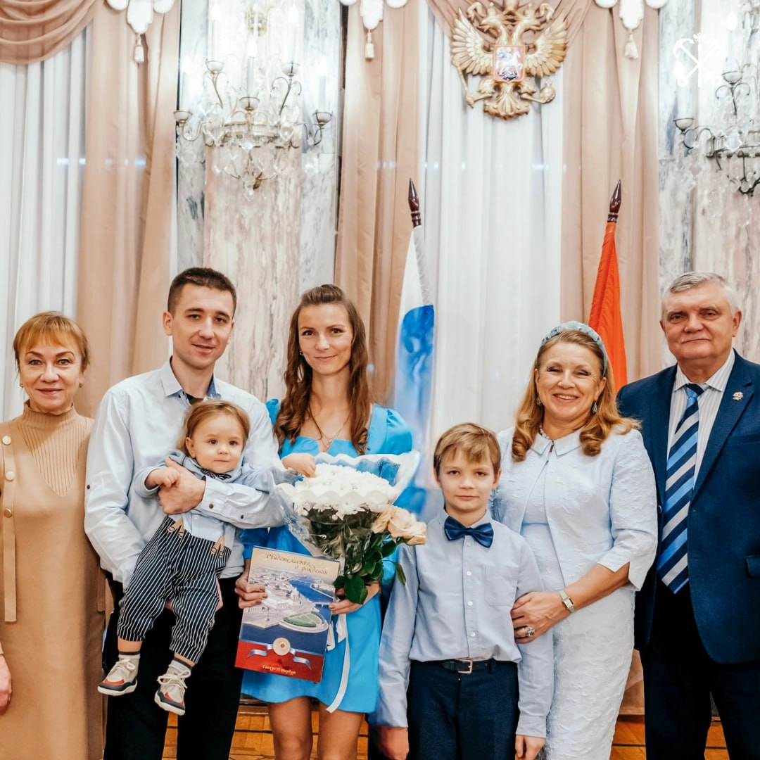 Семья из Петербурга вышла в полуфинал конкурса «Это у нас семейное» - tvspb.ru