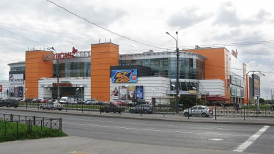 Торговый центр «Июнь» в Петербурге продадут со скидкой 40%