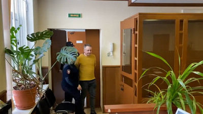 Житель Колпино получил 2 года тюрьмы за то, что толкнул жену в супермаркете