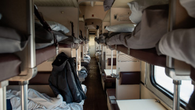 Перья павлина и Шагал: составлен топ самых необычных «‎потеряшек» из поездов