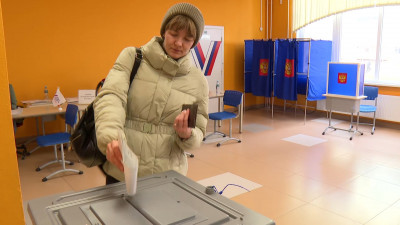 Во второй день голосования все избирательные участки Петербурга работают открыто и в штатном режиме
