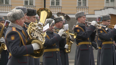 Командование Ленинградского военного округа поздравило женщин с весенним праздником 