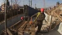 Петербуржцам показали ход строительства подземного перехода у Биржевого моста