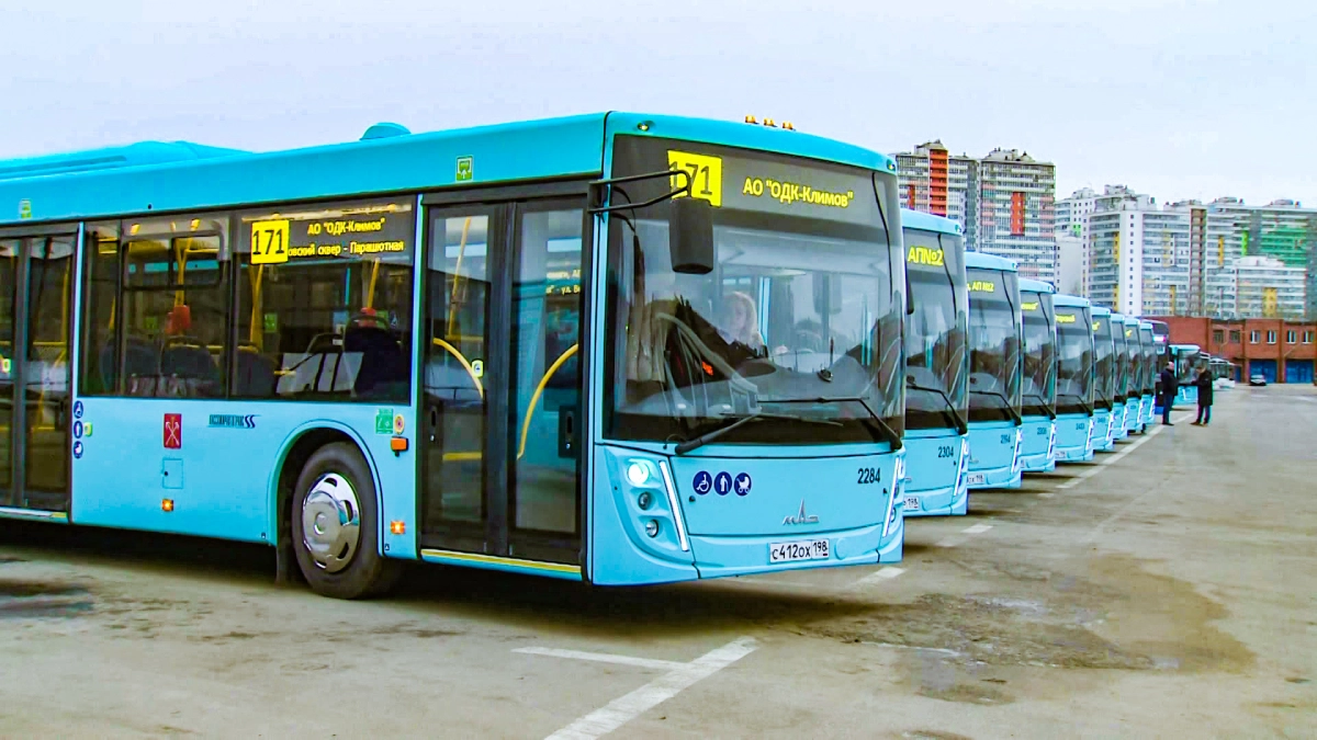 В этом году в Петербург «приехали» 98 новых автобусов, 9 троллейбусов и 30 трамваев - tvspb.ru