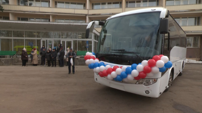Дому ветеранов в Павловске по поручению Александра Беглова подарили новый автобус