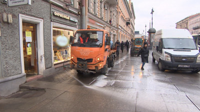 В Петербурге начали генеральную уборку улиц