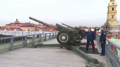 Выстрел из пушки Петропавловской крепости посвятили 210-летию взятия Парижа русскими войсками