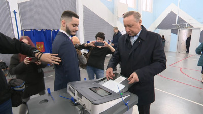 «За будущее нашей страны»: Александр Беглов проголосовал на выборах президента РФ