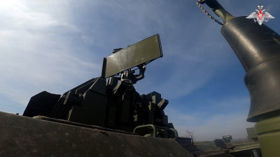 МО РФ: расчёты ЗРК «Тор-М2» круглосуточно прикрывают российские подразделения от атак с воздуха