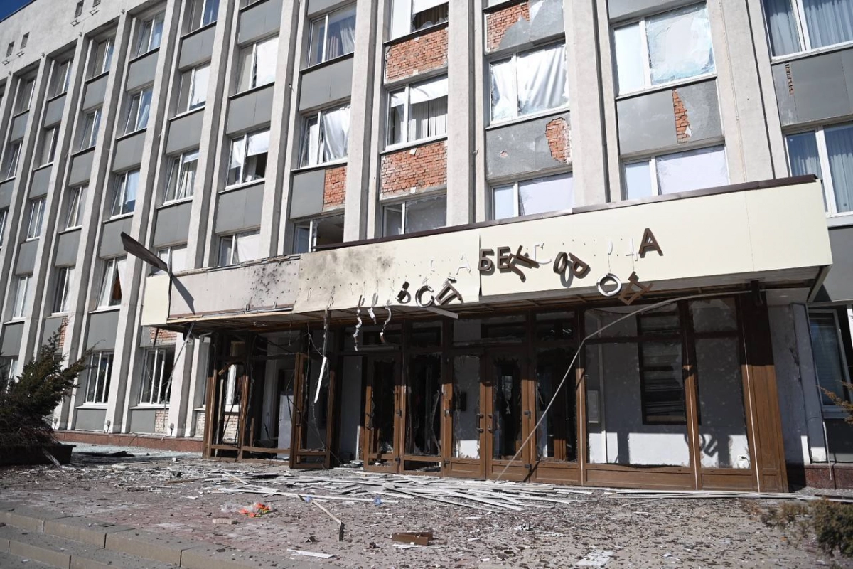 Число пострадавших при атаке дрона на здание мэрии Белгорода выросло до 4 человек - tvspb.ru
