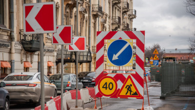 В 11 районах Петербурга временно ограничат движение транспорта