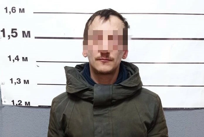 На Маршала Тухачевского задержали мужчину в розыске – он распивал в запрещенном месте - tvspb.ru