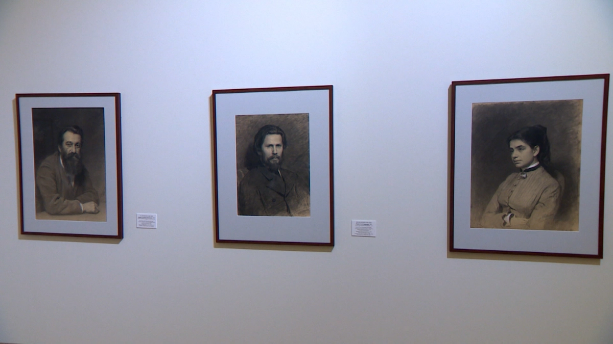 Праздничный ажиотаж: петербуржцы часами стоят в очередях в Эрмитаж и Русский музей - tvspb.ru