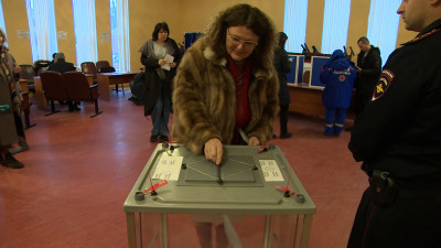 Директор Государственной капеллы Ольга Хомова проголосовала в Выборгском районе
